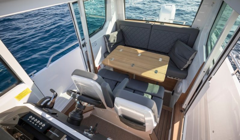 Axopar 28 Cabin