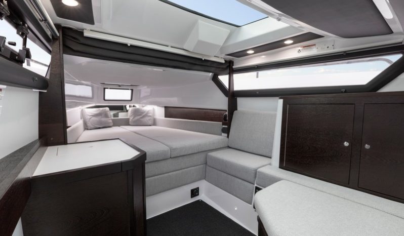 Axopar 37 Cabin