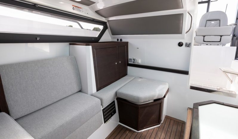 Axopar 37 Cabin