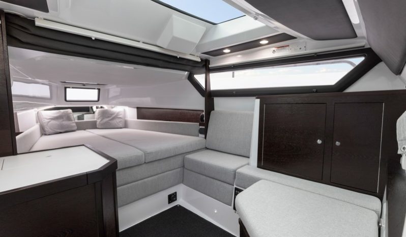 Axopar 37 Sports Cabin