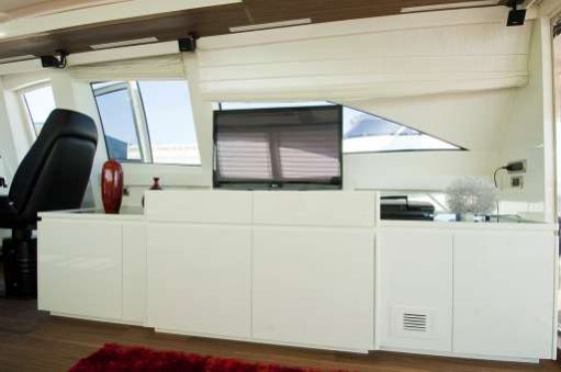 Queens Yachts 72