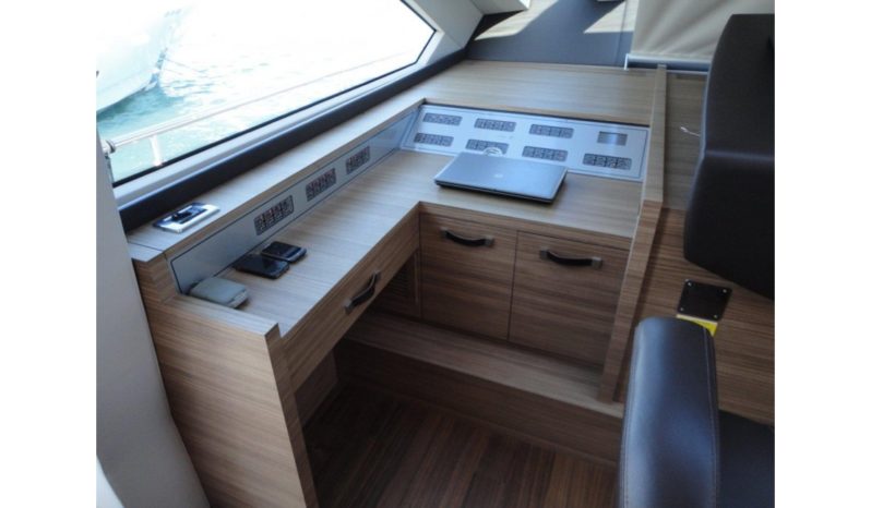 Queens Yachts 86 Sport Fly