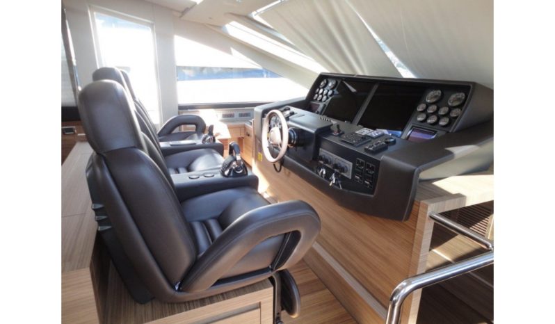 Queens Yachts 86 Sport Fly