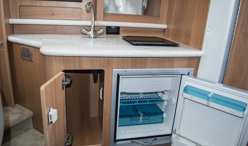 Rinker 310 Express Cruiser