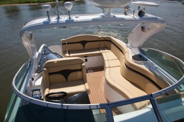 Rinker 310 Express Cruiser