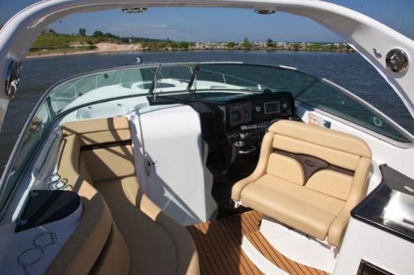 Rinker 310 Express Cruiser