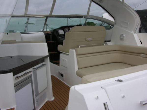 Rinker 340 Express Cruiser