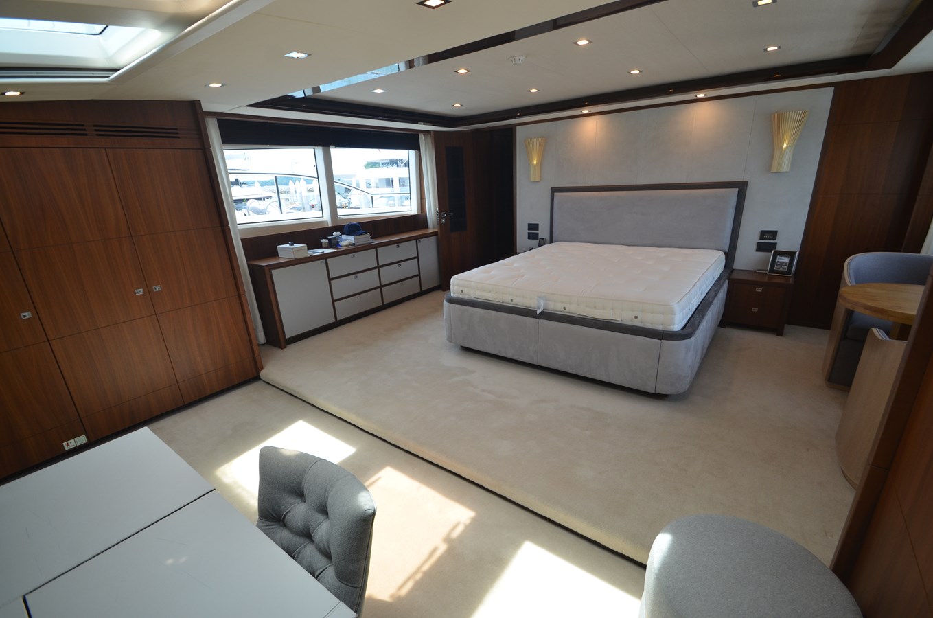 PRINCESS 32M