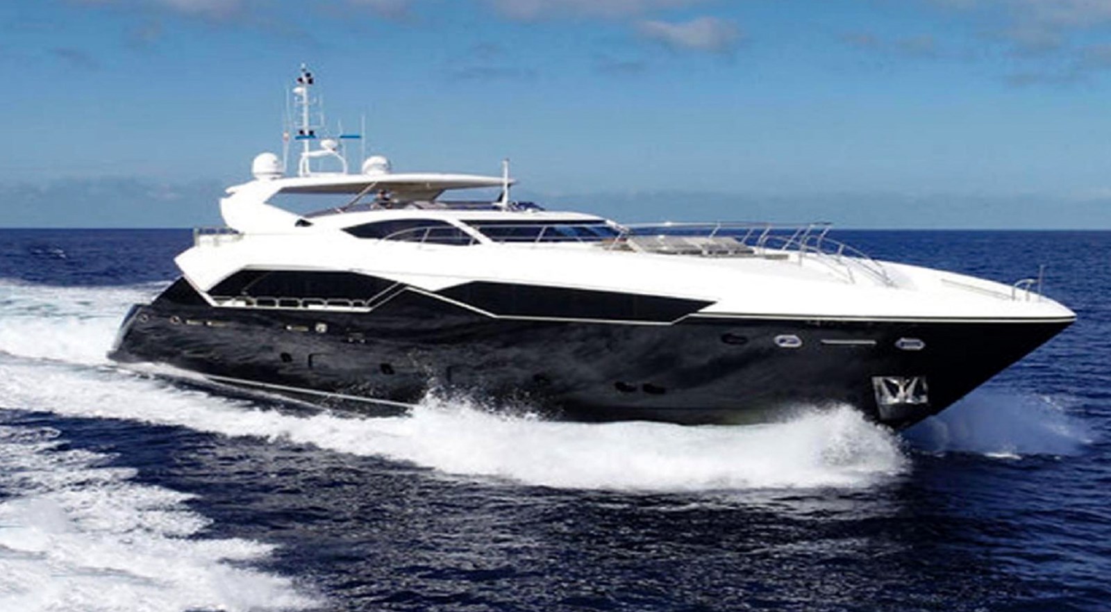 SUNSEEKER 115 SPORT YACHT 