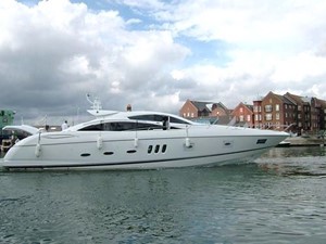 82' SUNSEEKER PREDATOR 82